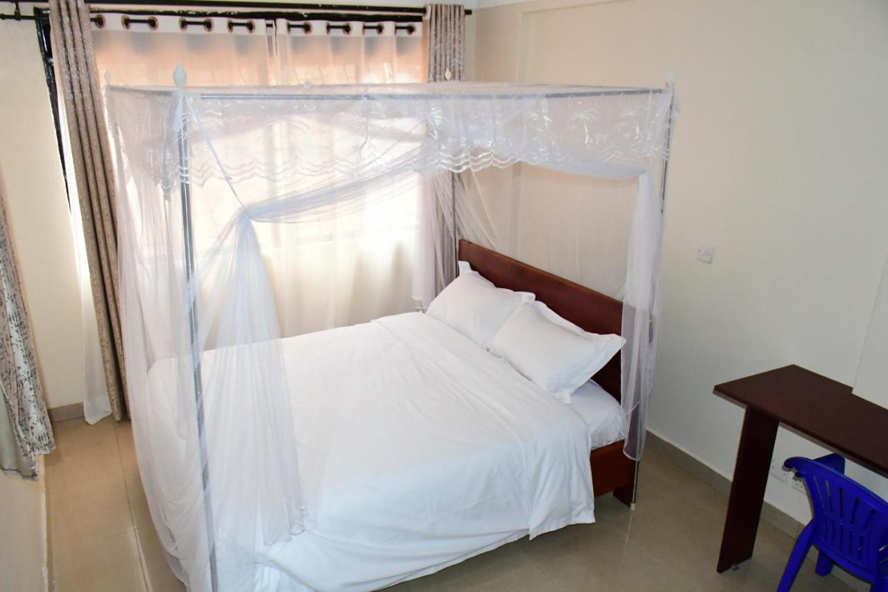Golden Cherries Guest House Джинджа Экстерьер фото