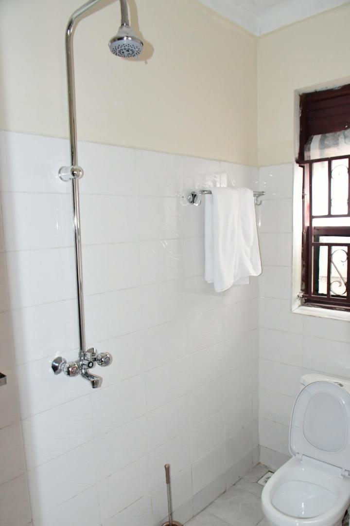 Golden Cherries Guest House Джинджа Экстерьер фото