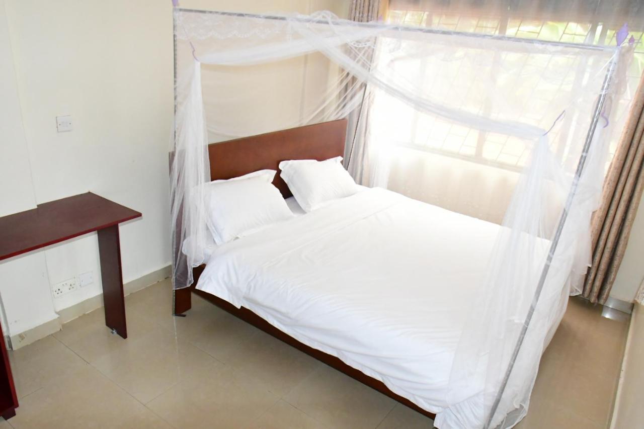 Golden Cherries Guest House Джинджа Экстерьер фото