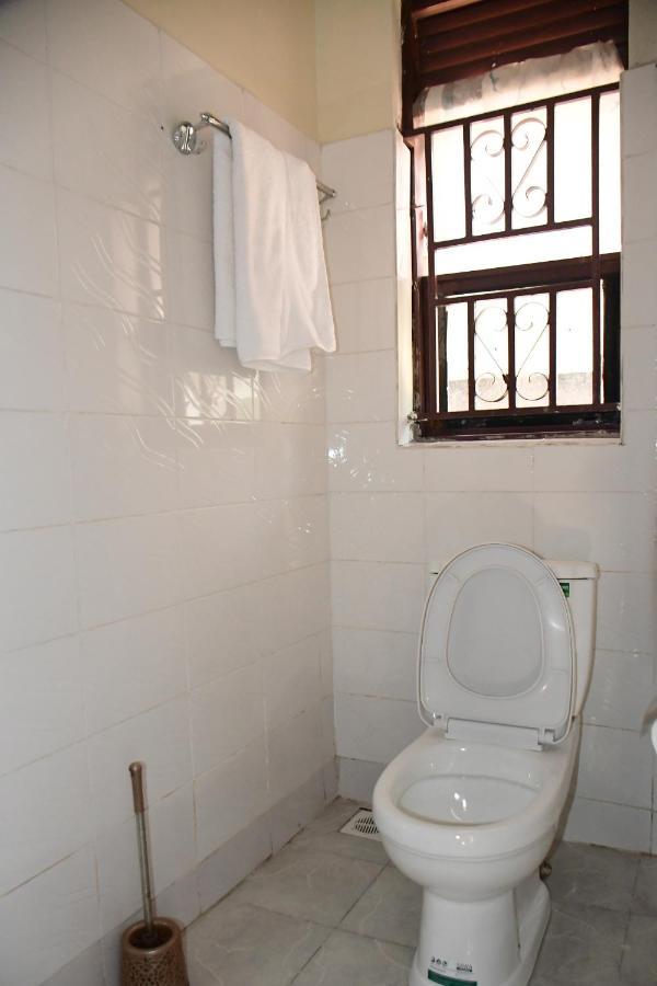 Golden Cherries Guest House Джинджа Экстерьер фото